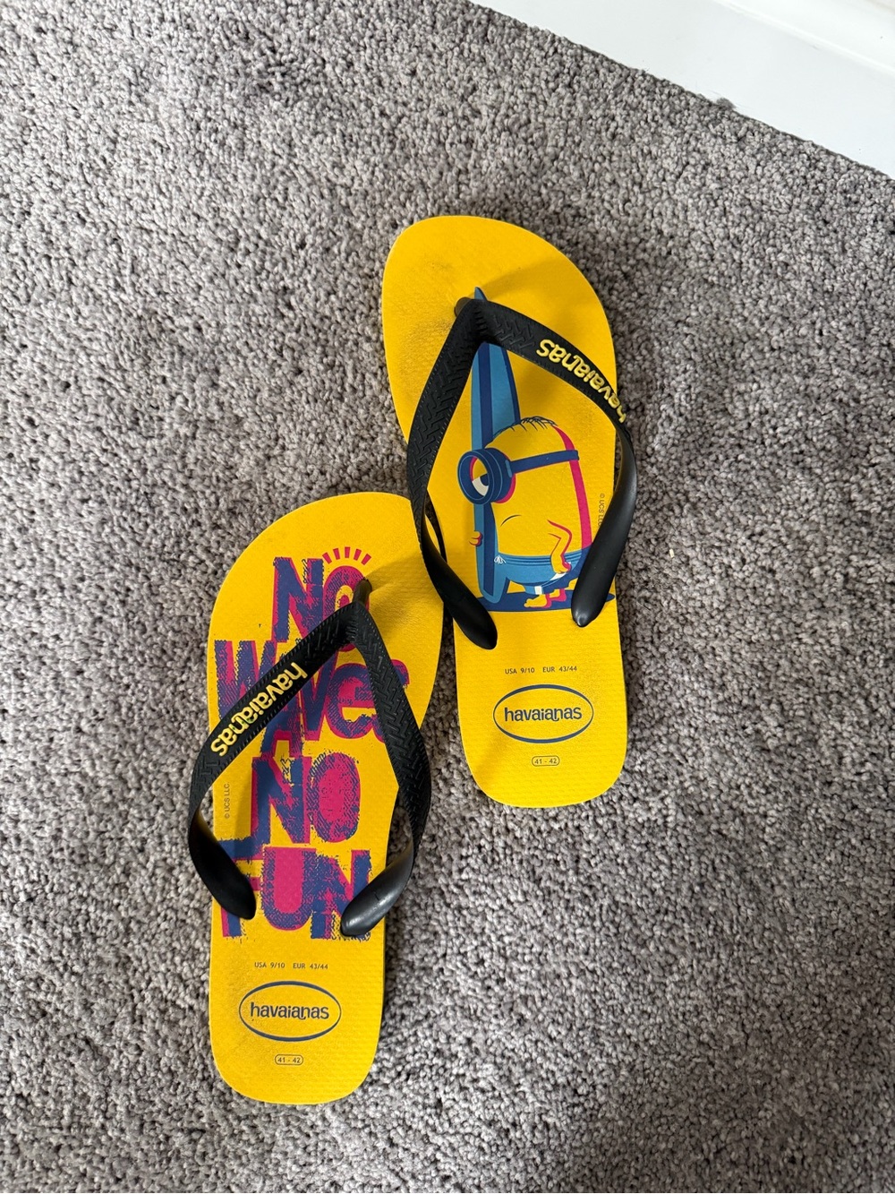 Havaianas Yellow Minions Graphic Flip Flops with Black Straps